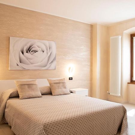 Flower Apartments Бардолино Екстериор снимка