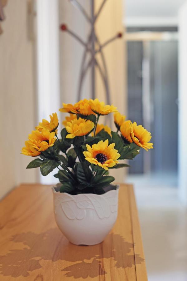 Flower Apartments Бардолино Екстериор снимка