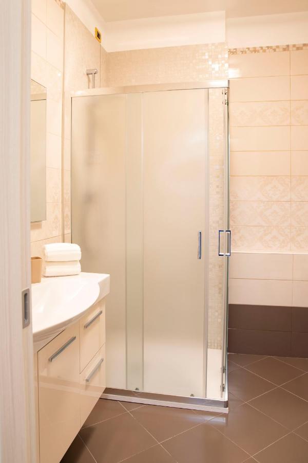 Flower Apartments Бардолино Екстериор снимка