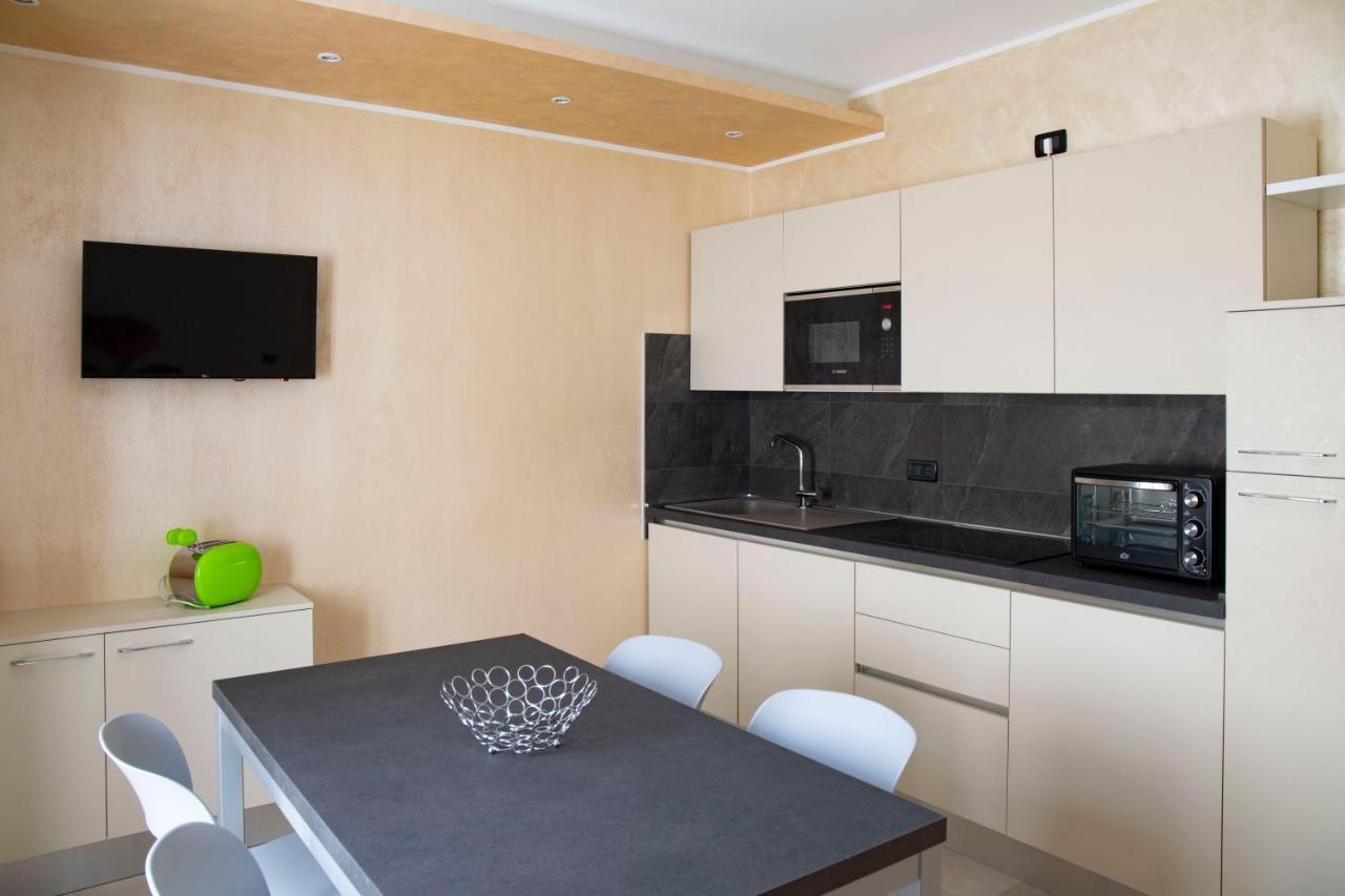 Flower Apartments Бардолино Екстериор снимка